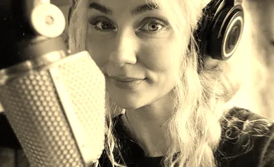 Clare Bowen
